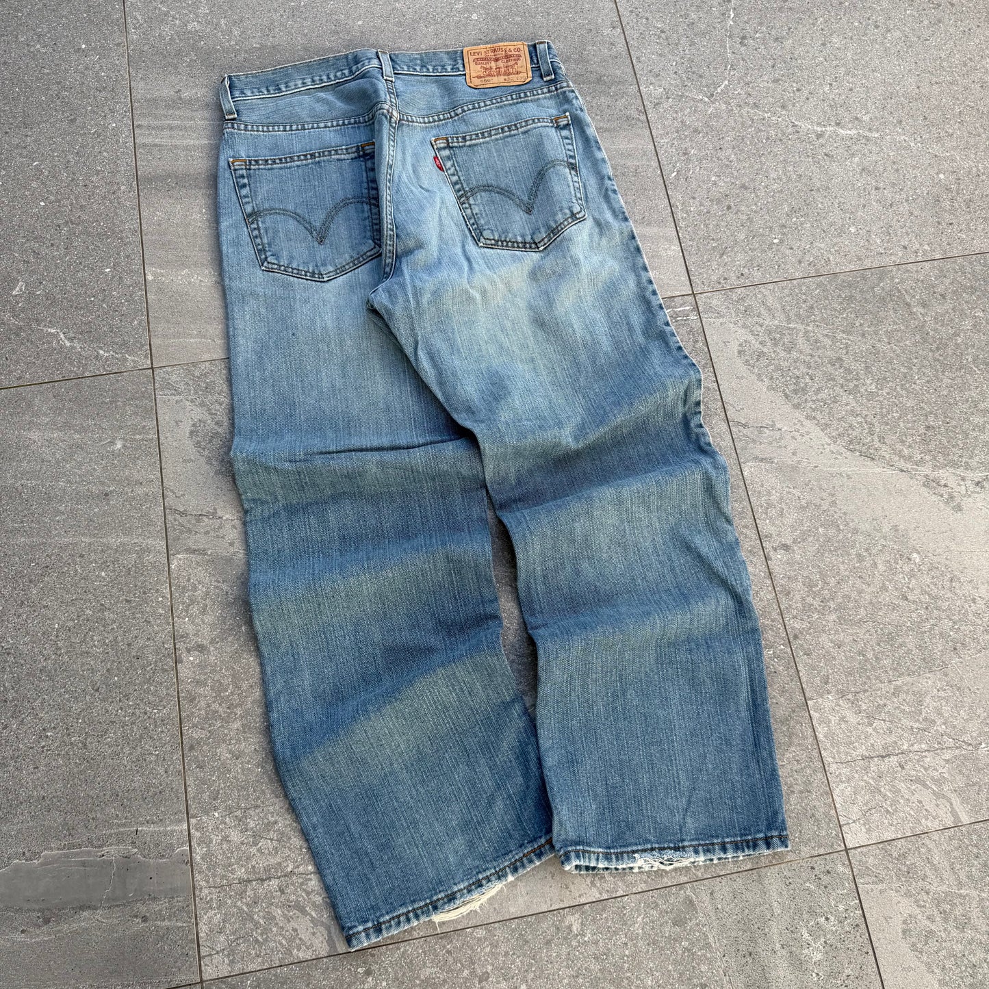 genuinely perfect fitting levi’s 559 - 32x30”