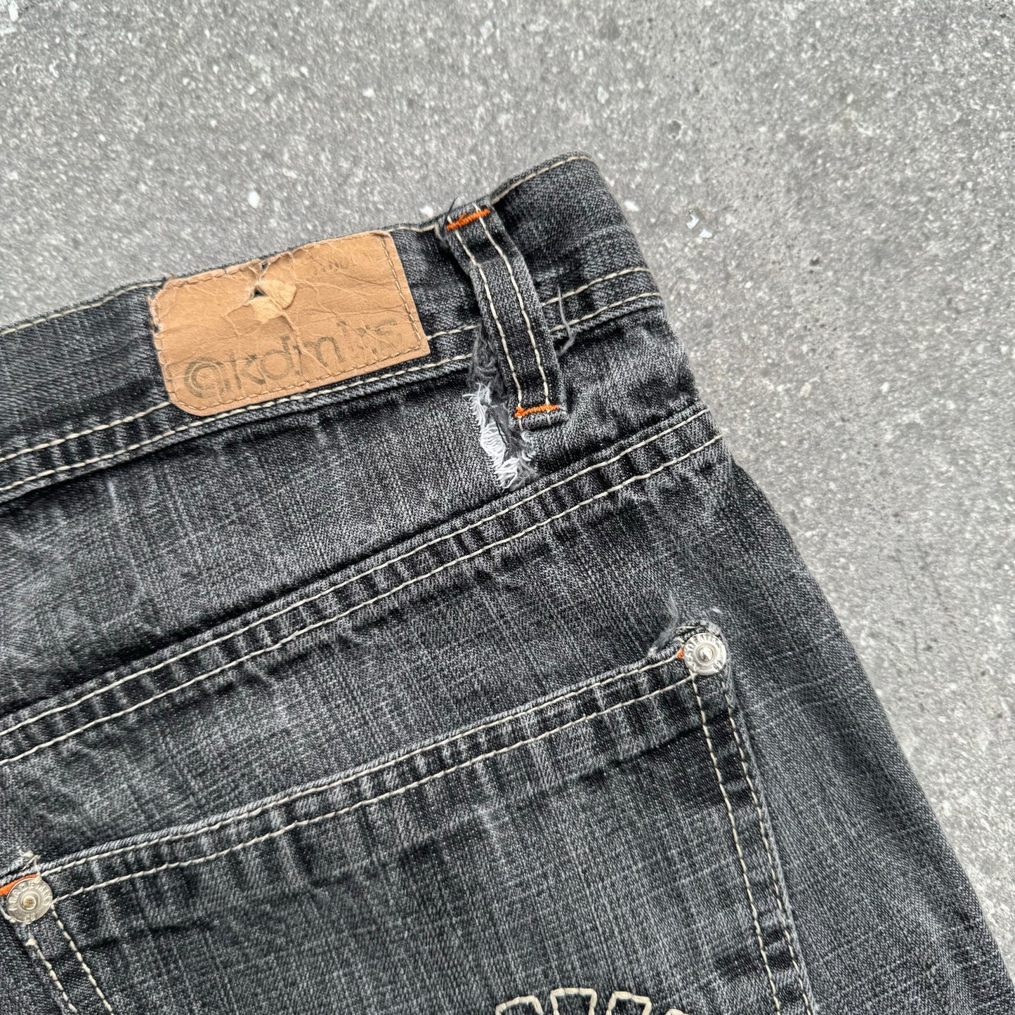 akademiks jeans - 32”