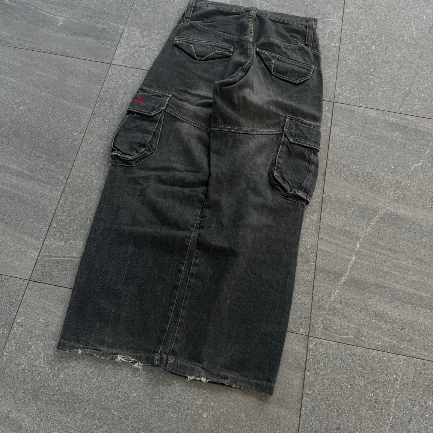 piko grail front hits - 29x29”