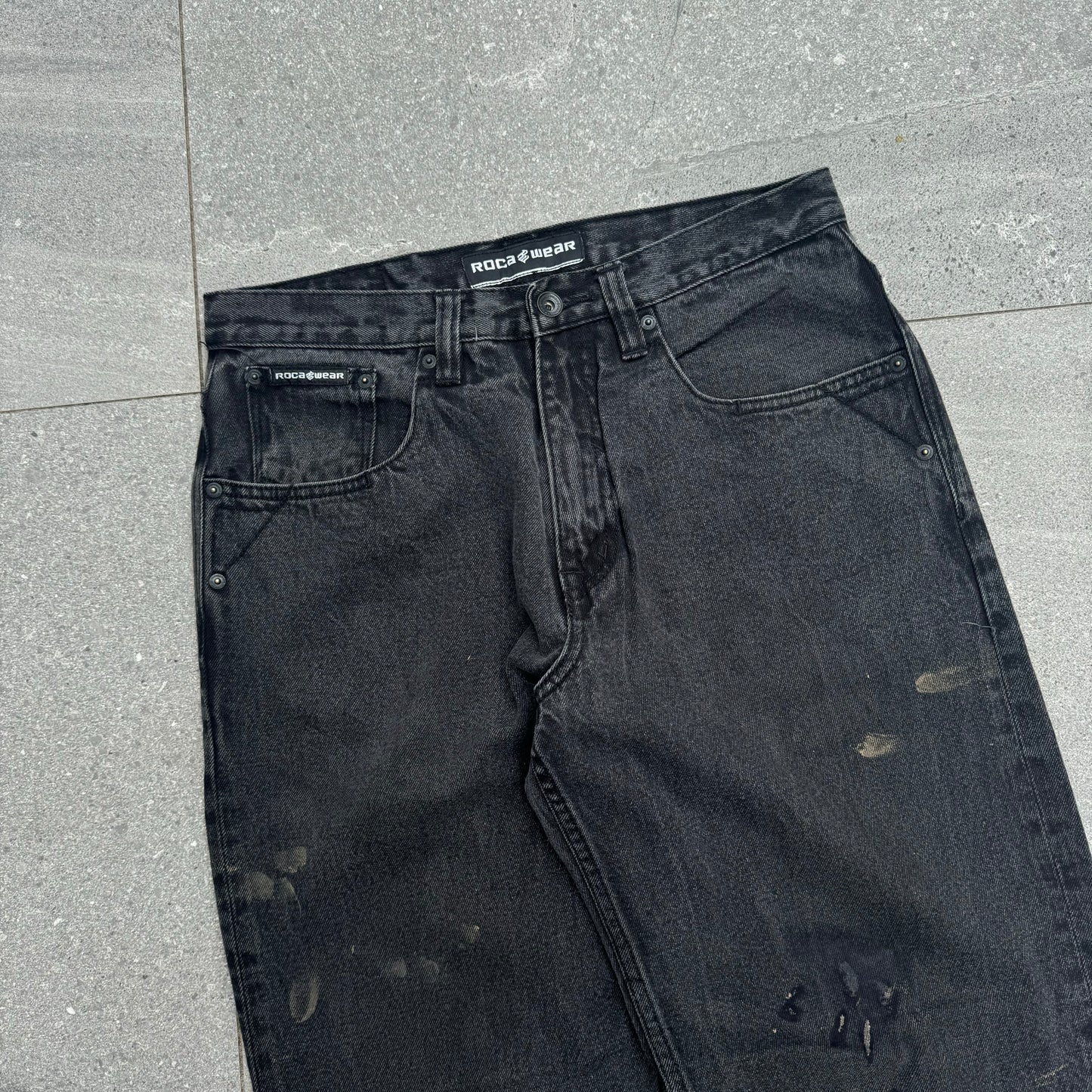 nice! clean (kinda dirty) but clean rocawear jeans ! 32x32”