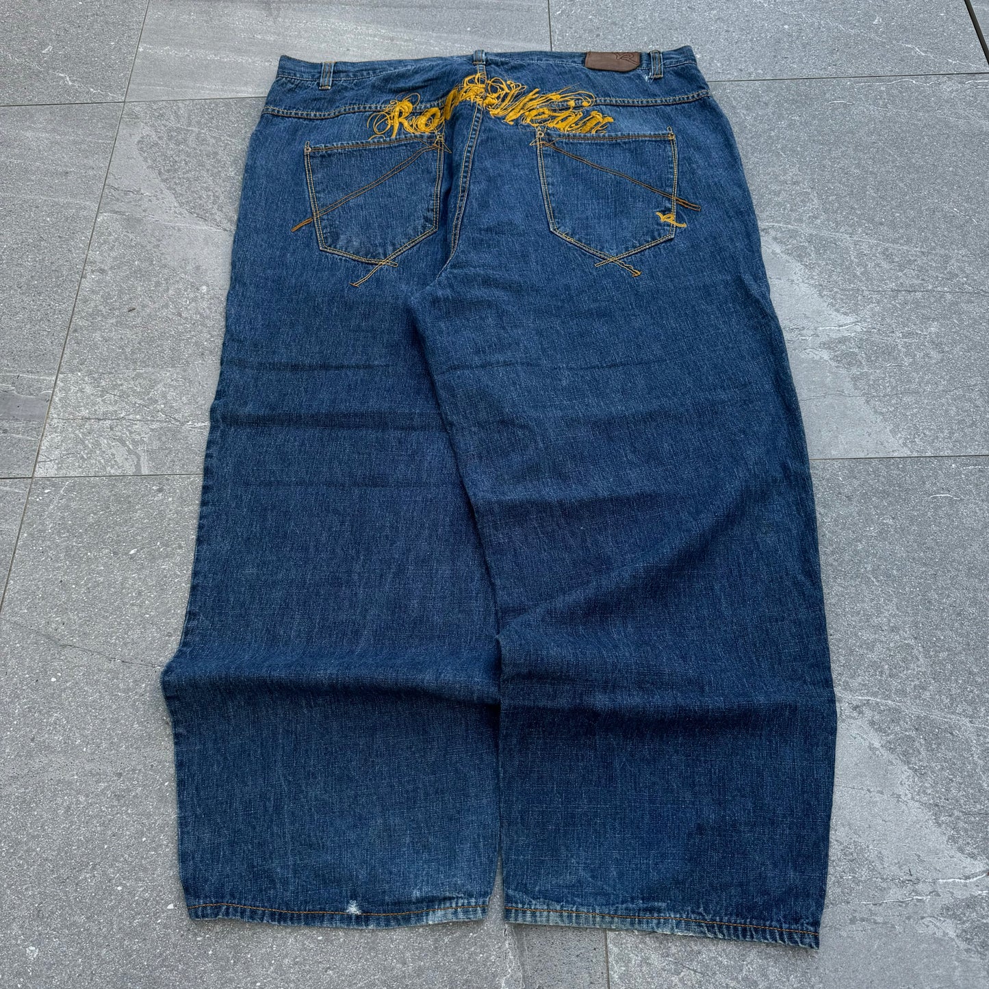 huge rocawear jeans - 46x32”