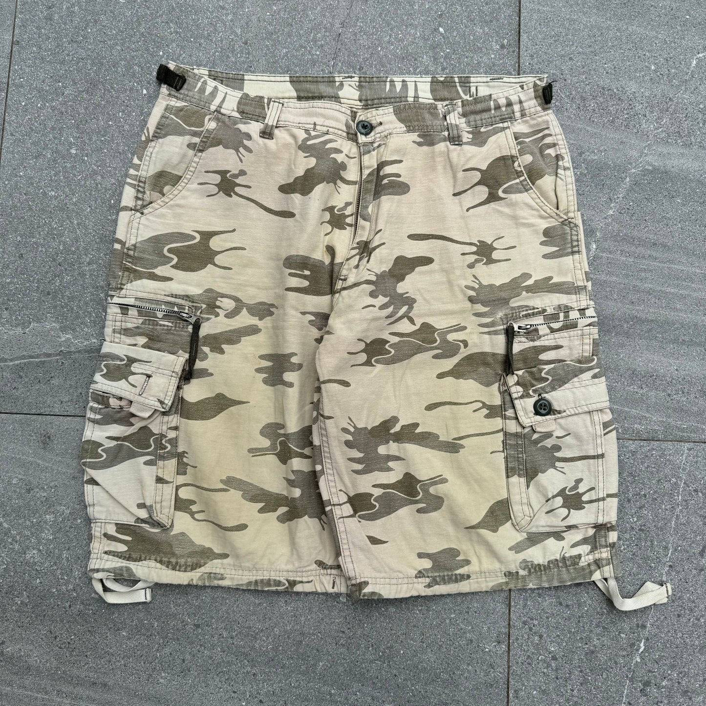 light camo shorts - 36”