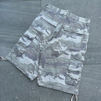 mossimo camo shorts - 32”