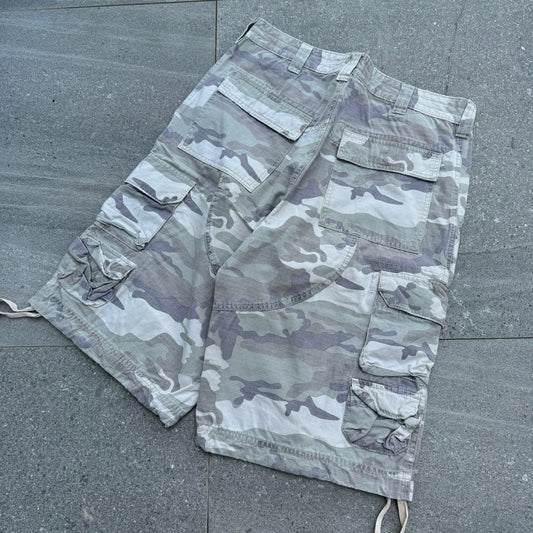 mossimo camo shorts - 32”