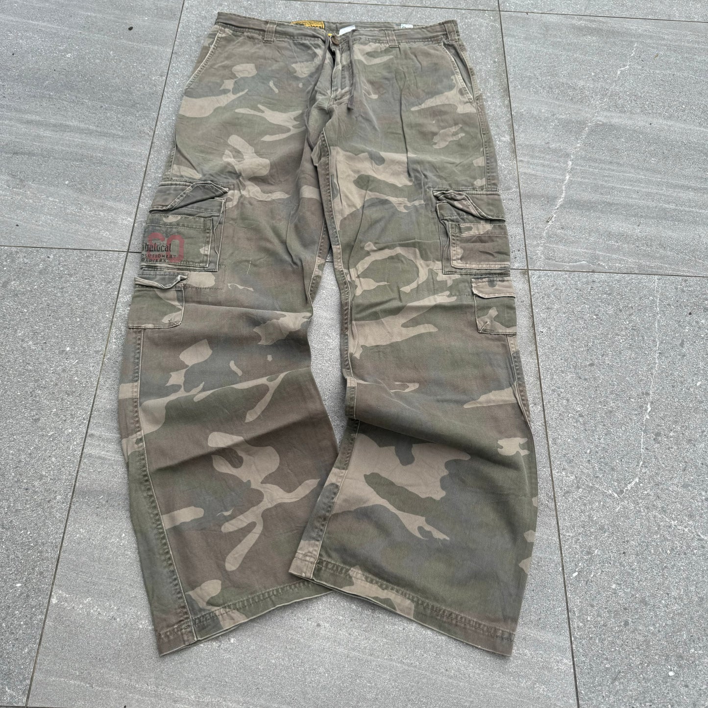 camo bootcuts (INSANE) 36x32”