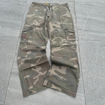camo bootcuts (INSANE) 36x32”