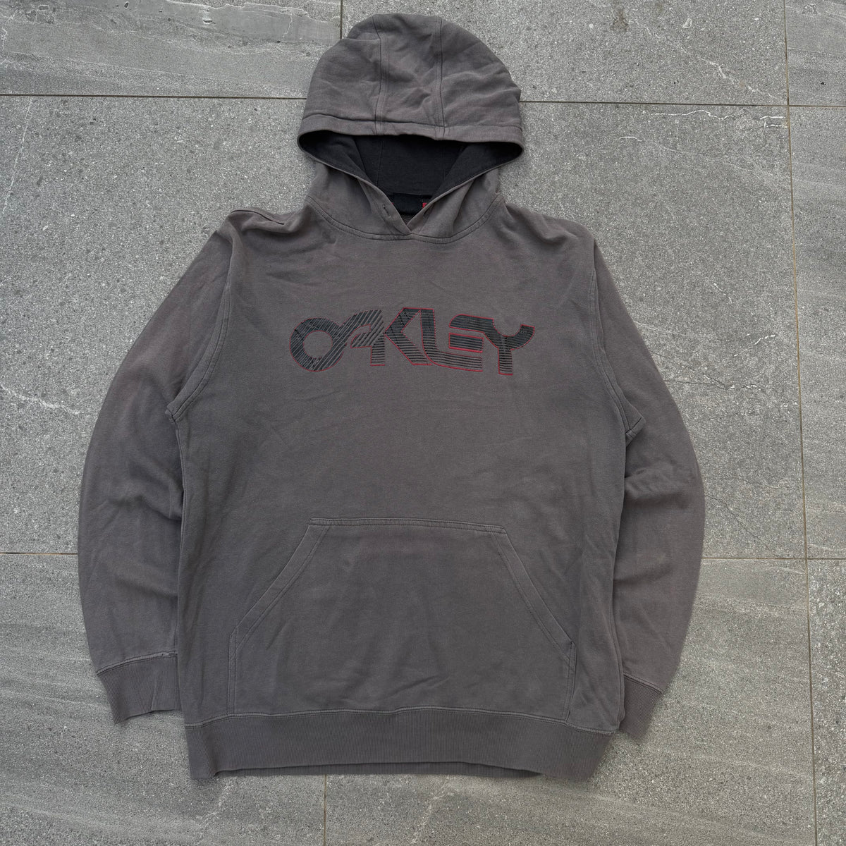 oakley charcoal spellout - L