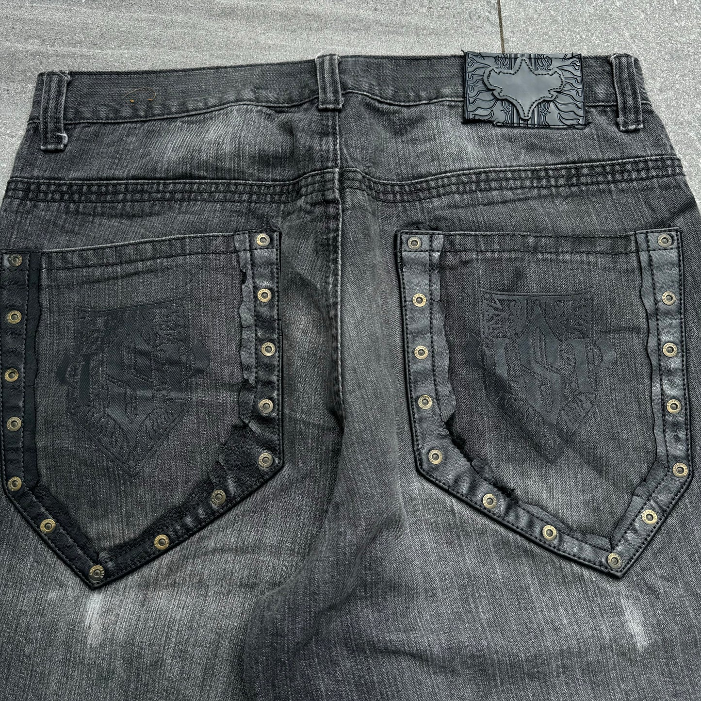 southpole leather patch jorts - 36”