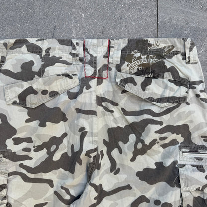 floooooded below knee fitting quiksilver camos - 36”