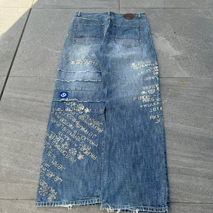 beast beast beast akademiks LOOK AT THE WASH + DETAILS YOOOO 36x32”