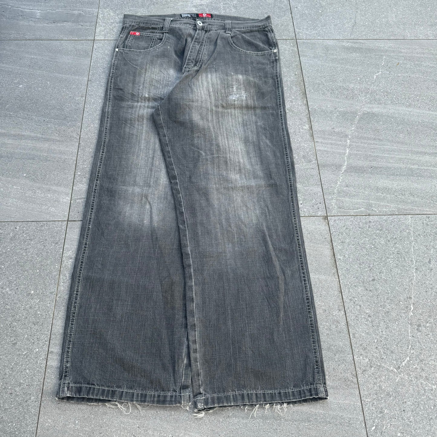 my last pair of redtabs 🥀 35x31”