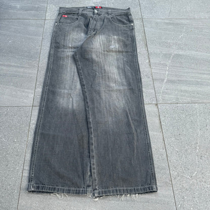 my last pair of redtabs 🥀 35x31”