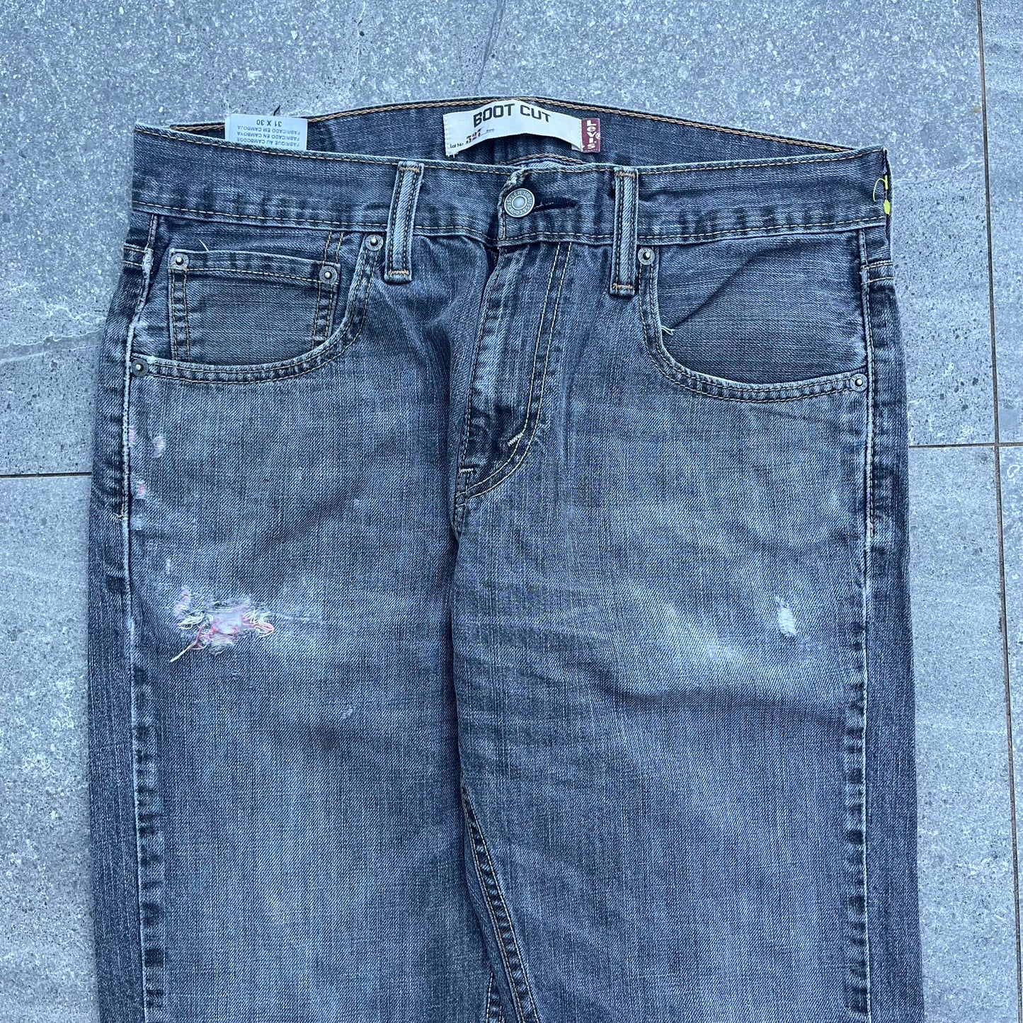 dark bootcuts are always so goated. 527 levi bootcuts 31x31”