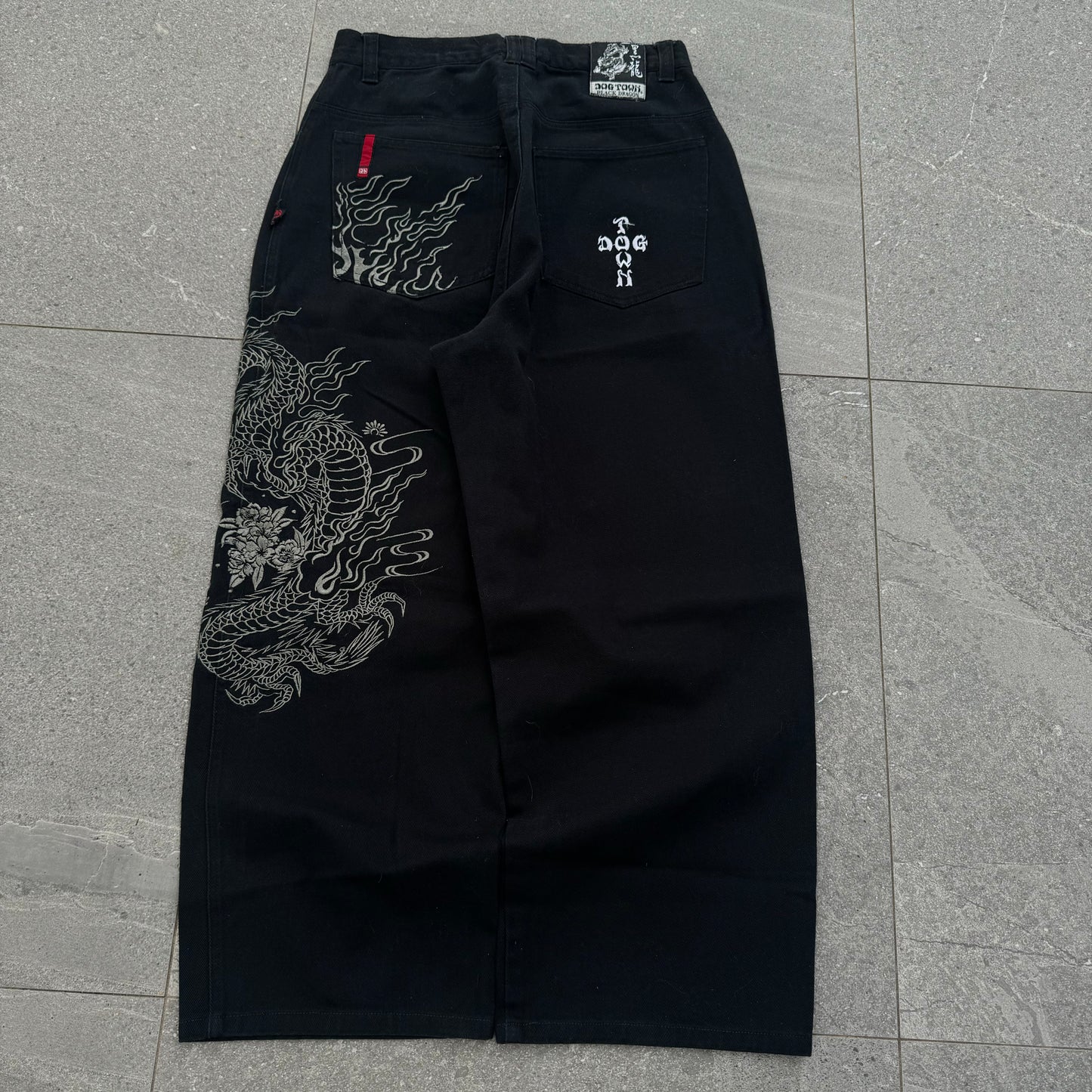 grail black dogtowns - 30x28”