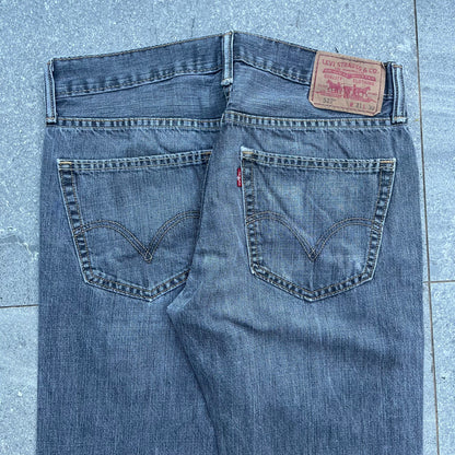 dark bootcuts are always so goated. 527 levi bootcuts 31x31”