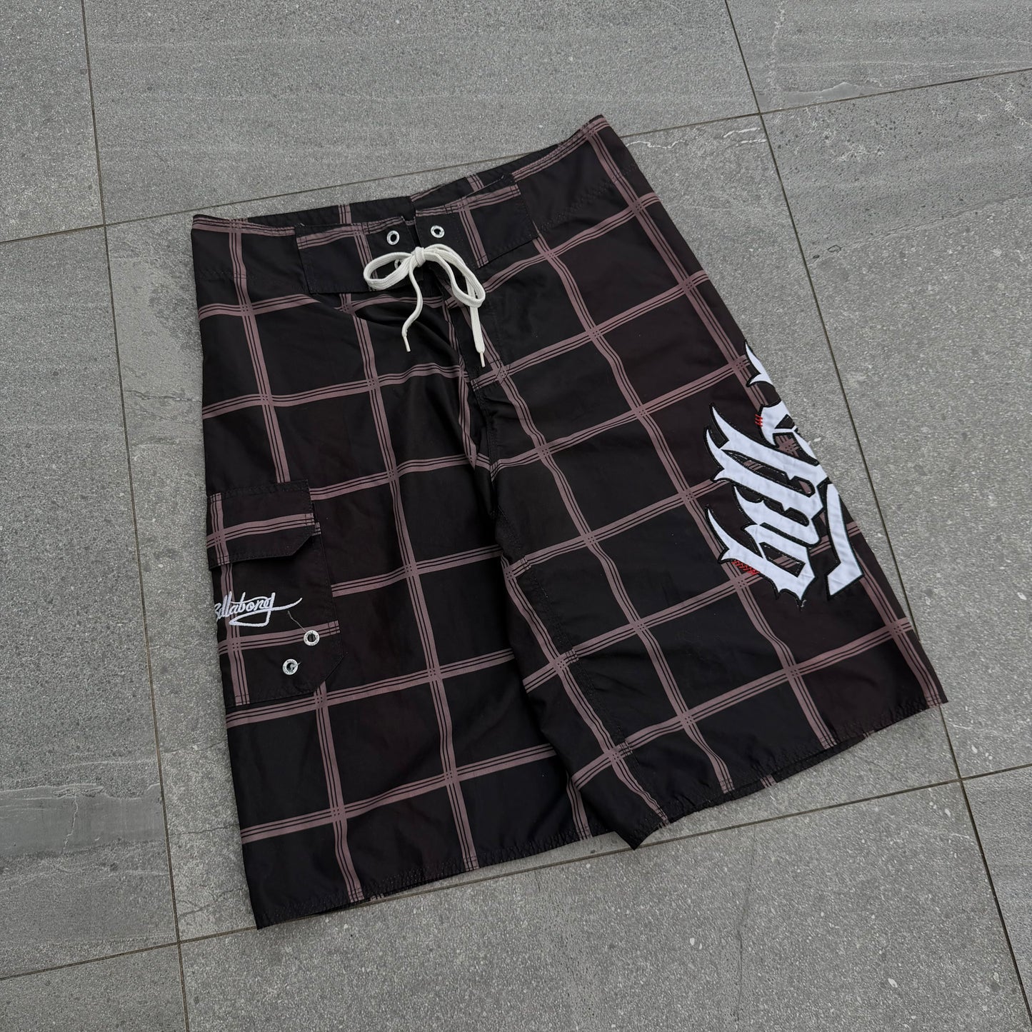 insanely rare. billabong plaid hits 🍫 32"