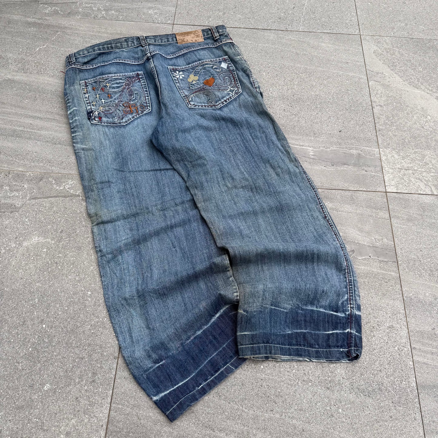 focus70 embroidered grails - 38x30”