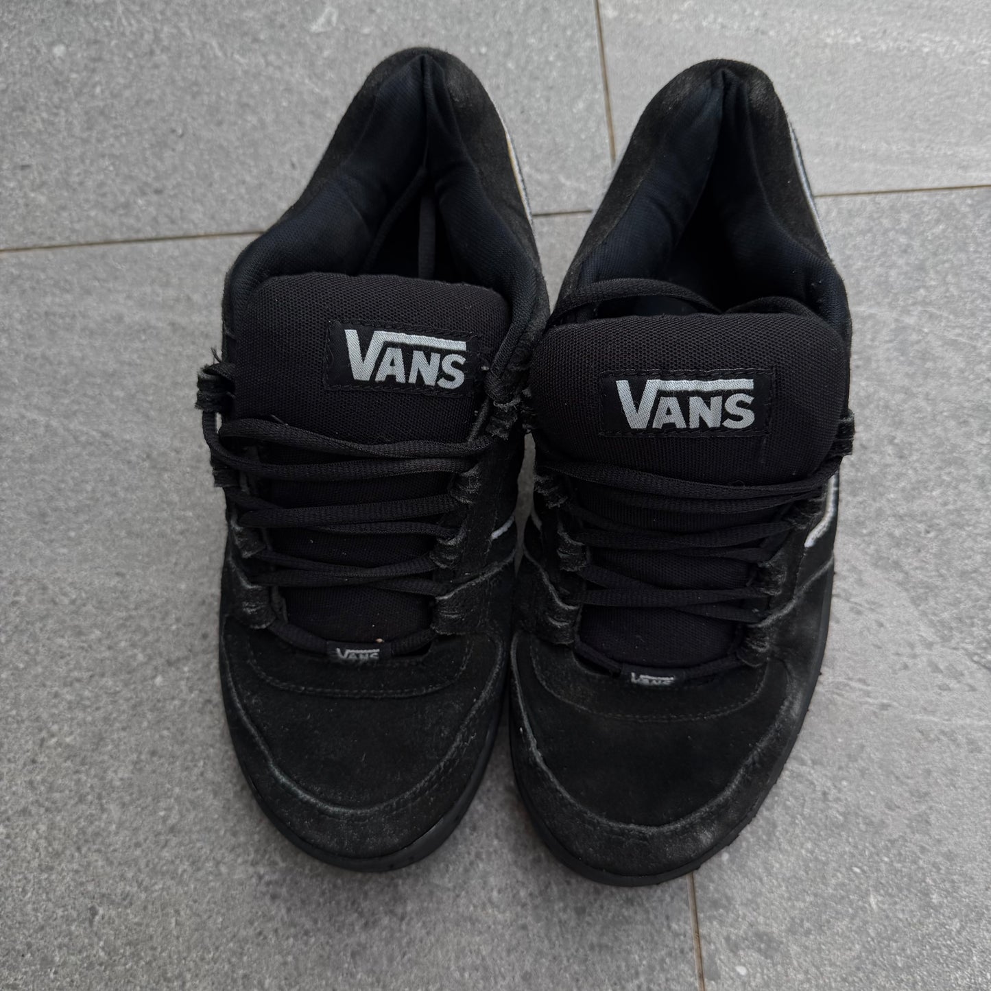 perfect pair of 00s vans. - US 10