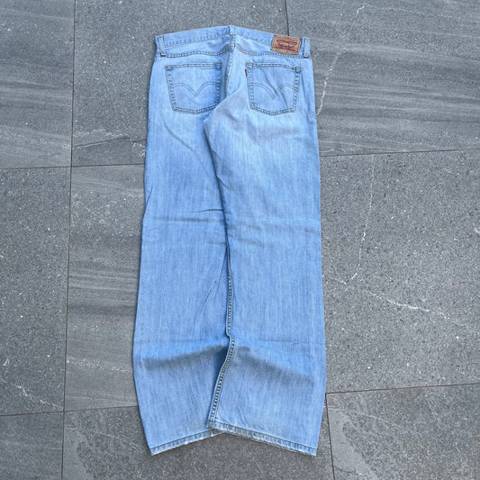 goat status lightwash levi 527 low bootcuts - 36x34”
