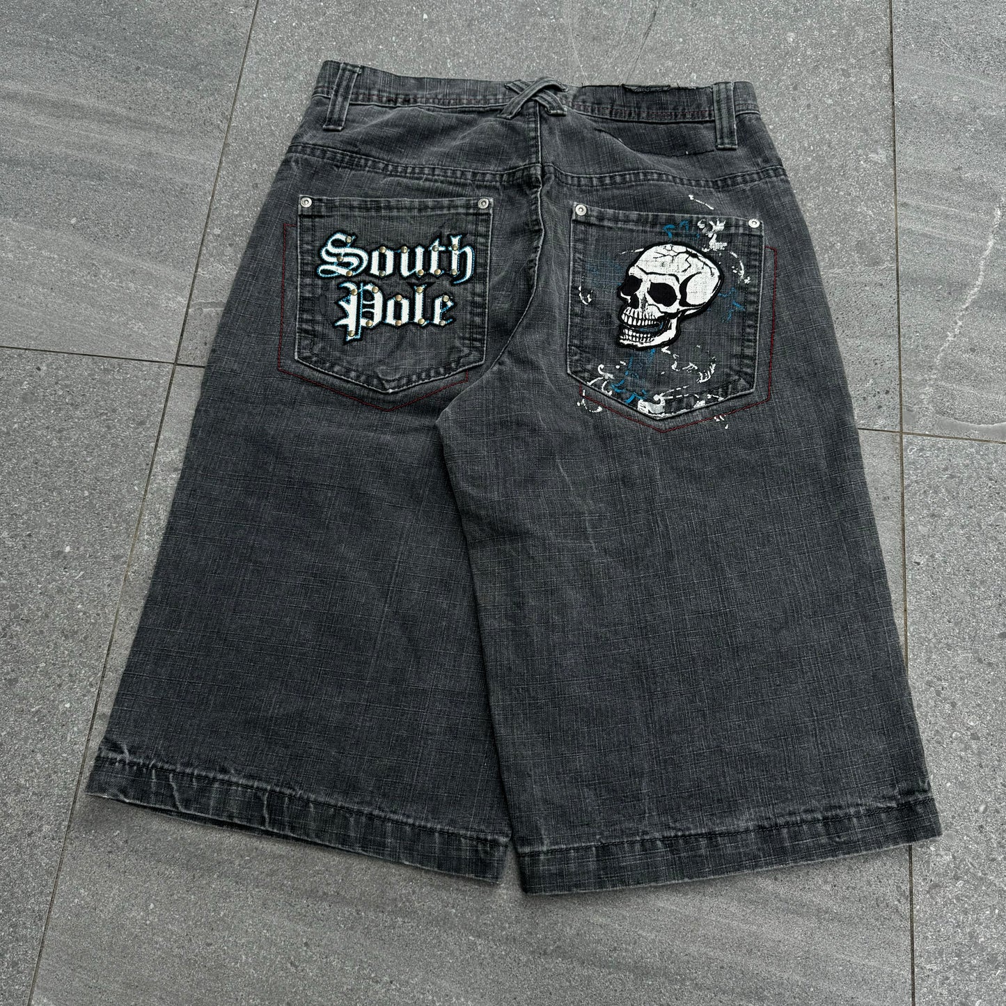 grail southpole skulls - 32”