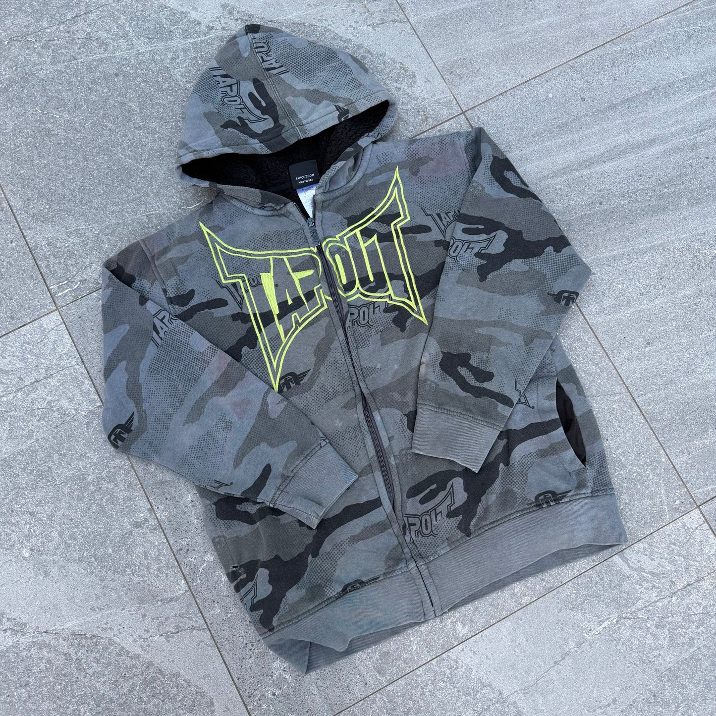 tapout camo zipup - XS
