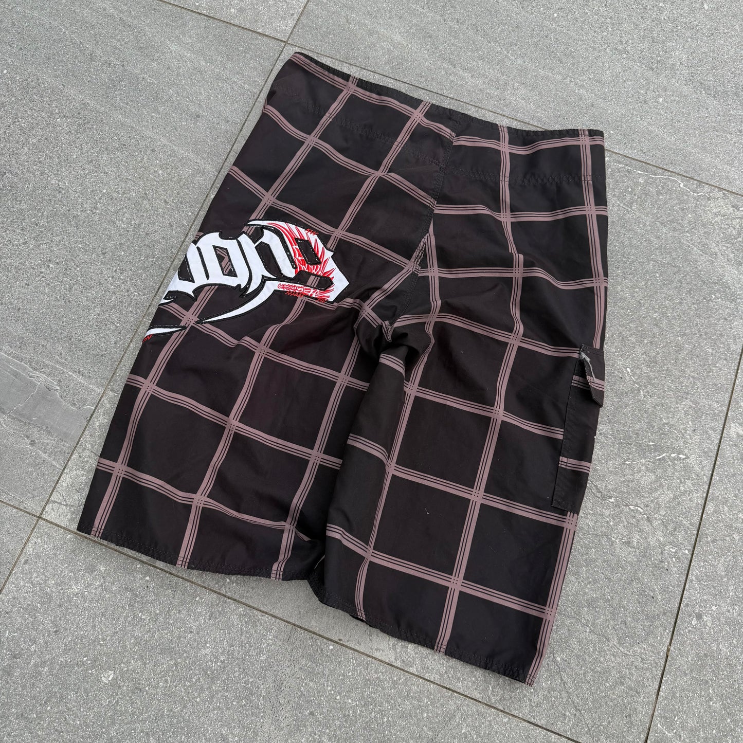 insanely rare. billabong plaid hits 🍫 32"
