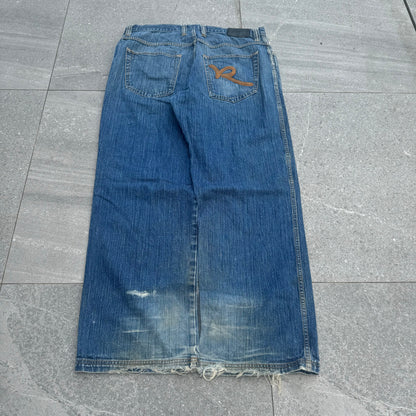 wowwww such a good pair of rocawear 💕💕💕💕 36x32”