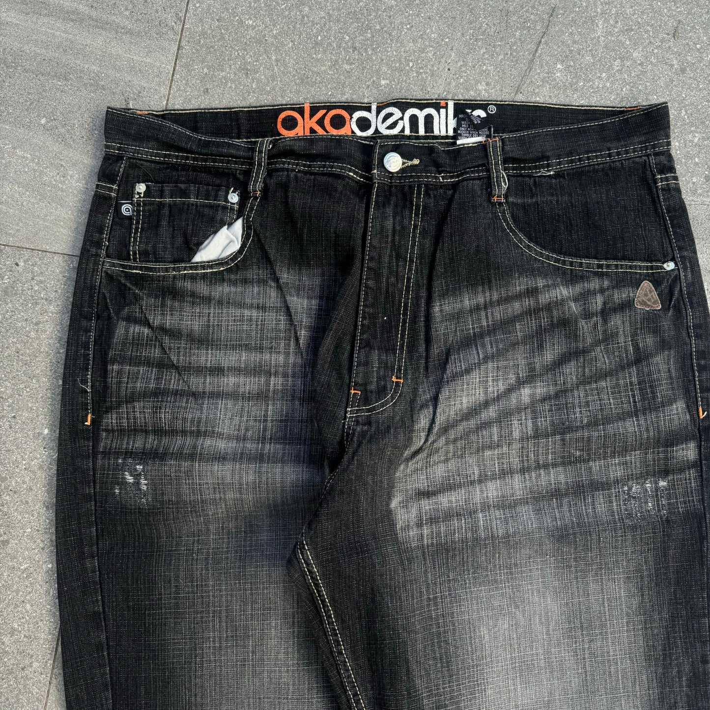 10/10 AKADEMIKS FADERS OMGEEE - 40x32”