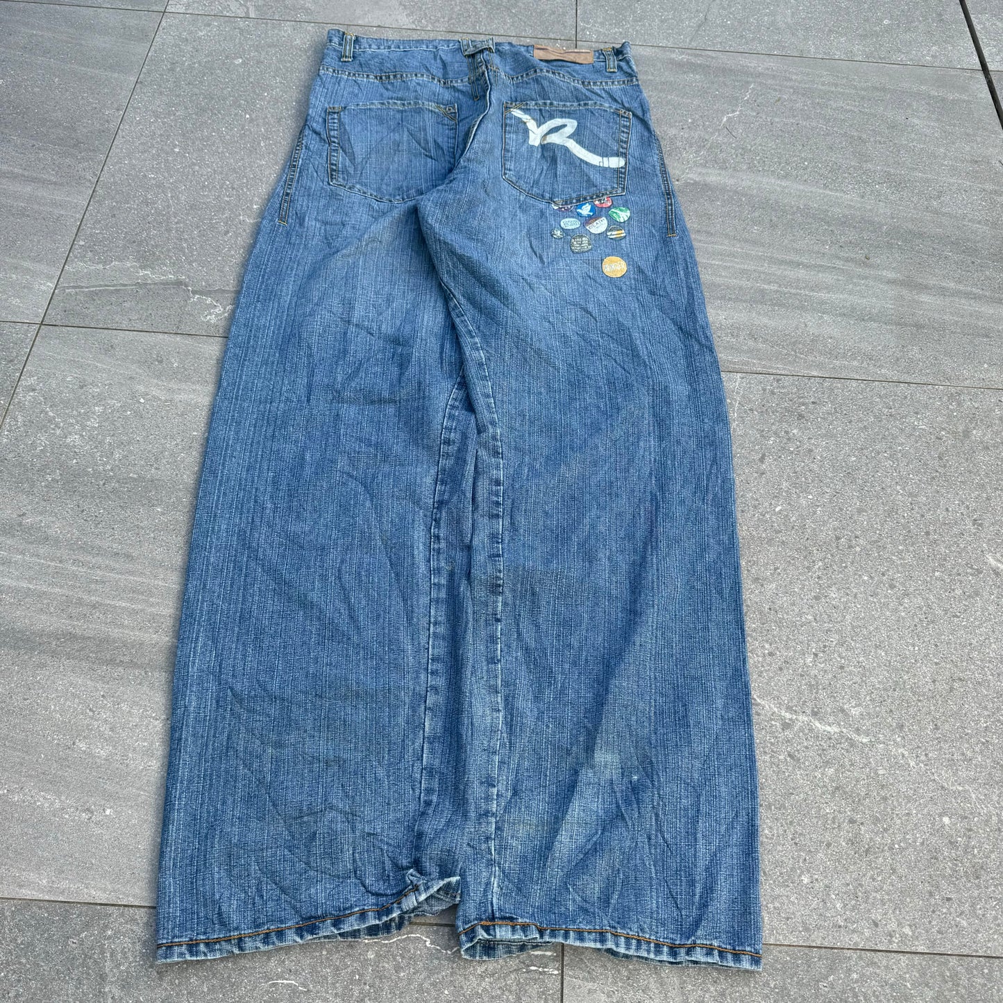 my iron SUCKS rocawear beaters - 35x34”