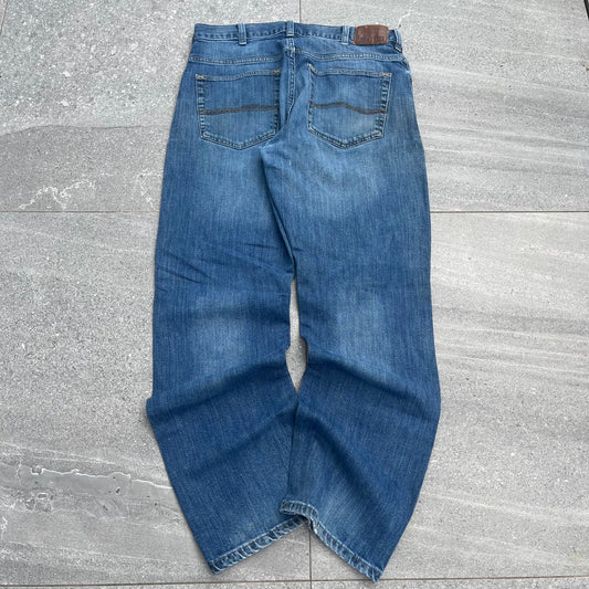 just a great everyday tidy pair of lee bootcuts - 32x32”