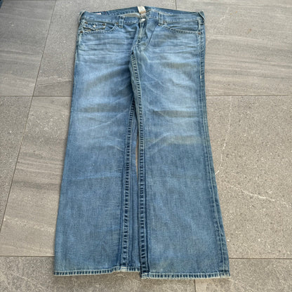 huge ass trueys - 44x35”