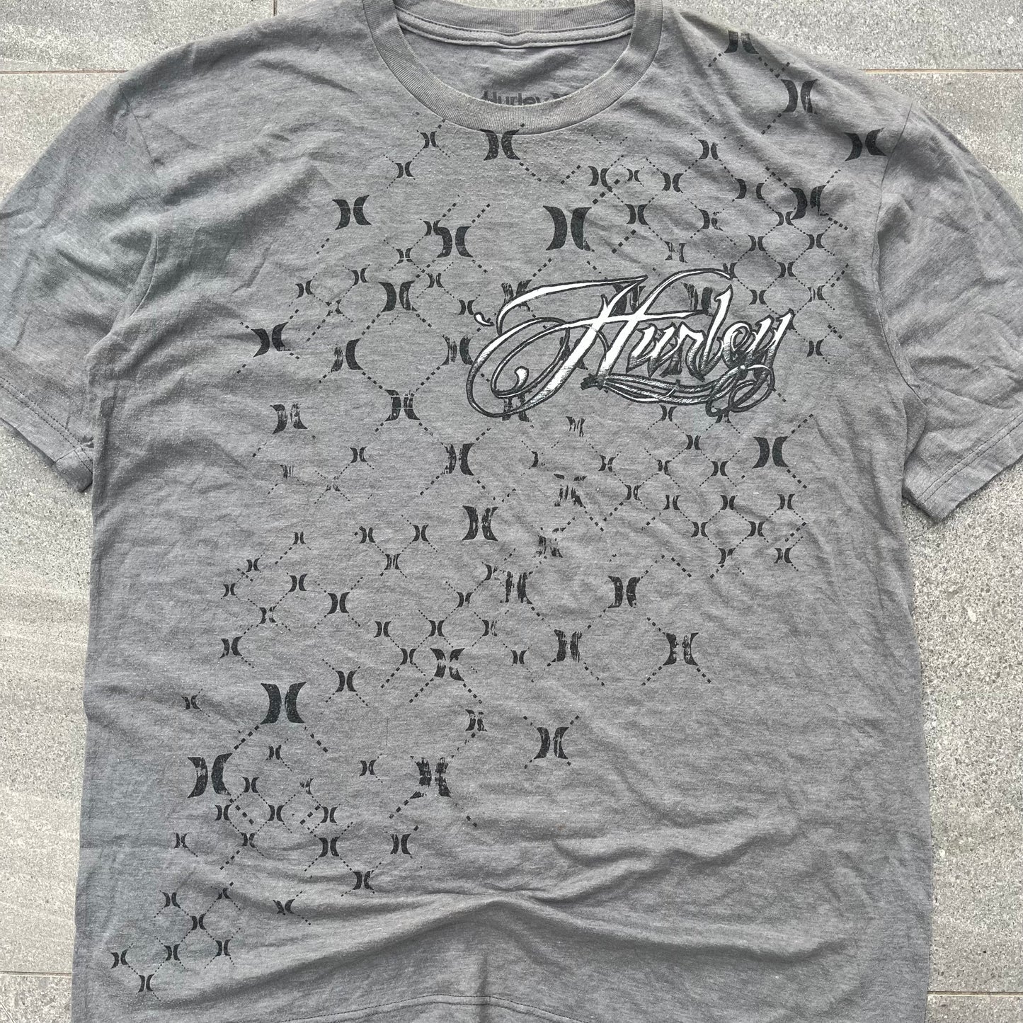 hurley cursive tee - L