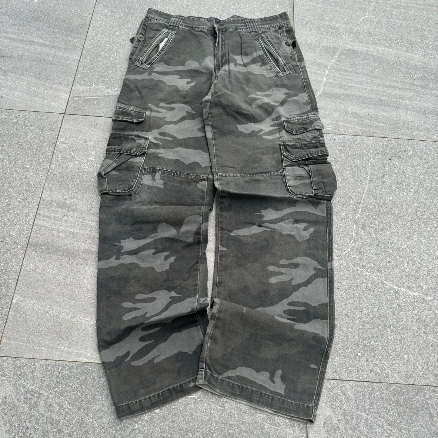 beautiful dark camo beaters - 34x34”