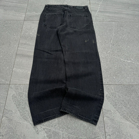 nice! clean (kinda dirty) but clean rocawear jeans ! 32x32”