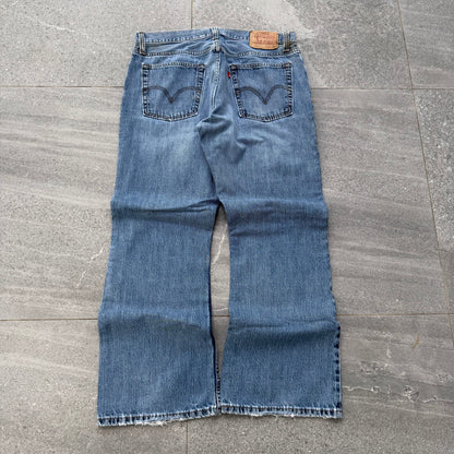 levi’s 527 bootcuts rlly the best shit ever. 36x30”