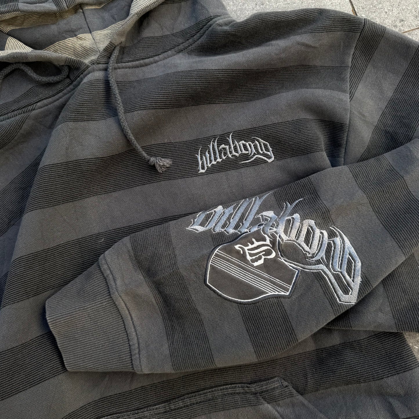 peak sleeve hit billabong hoodie - M