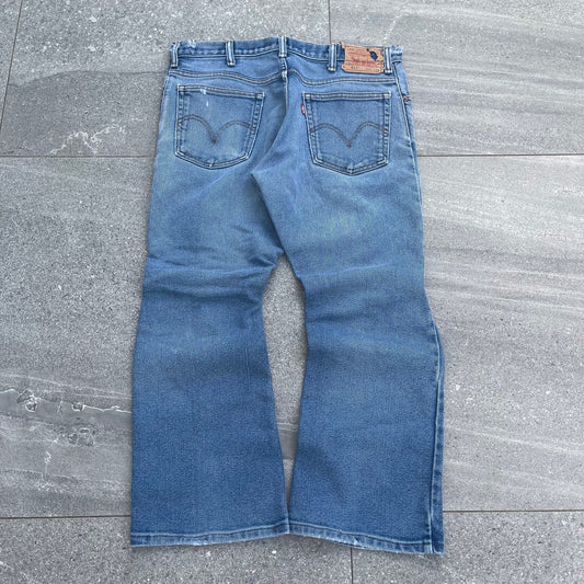 distressing on these is actually sooo good . levi 517 bootcuts - 36x27”