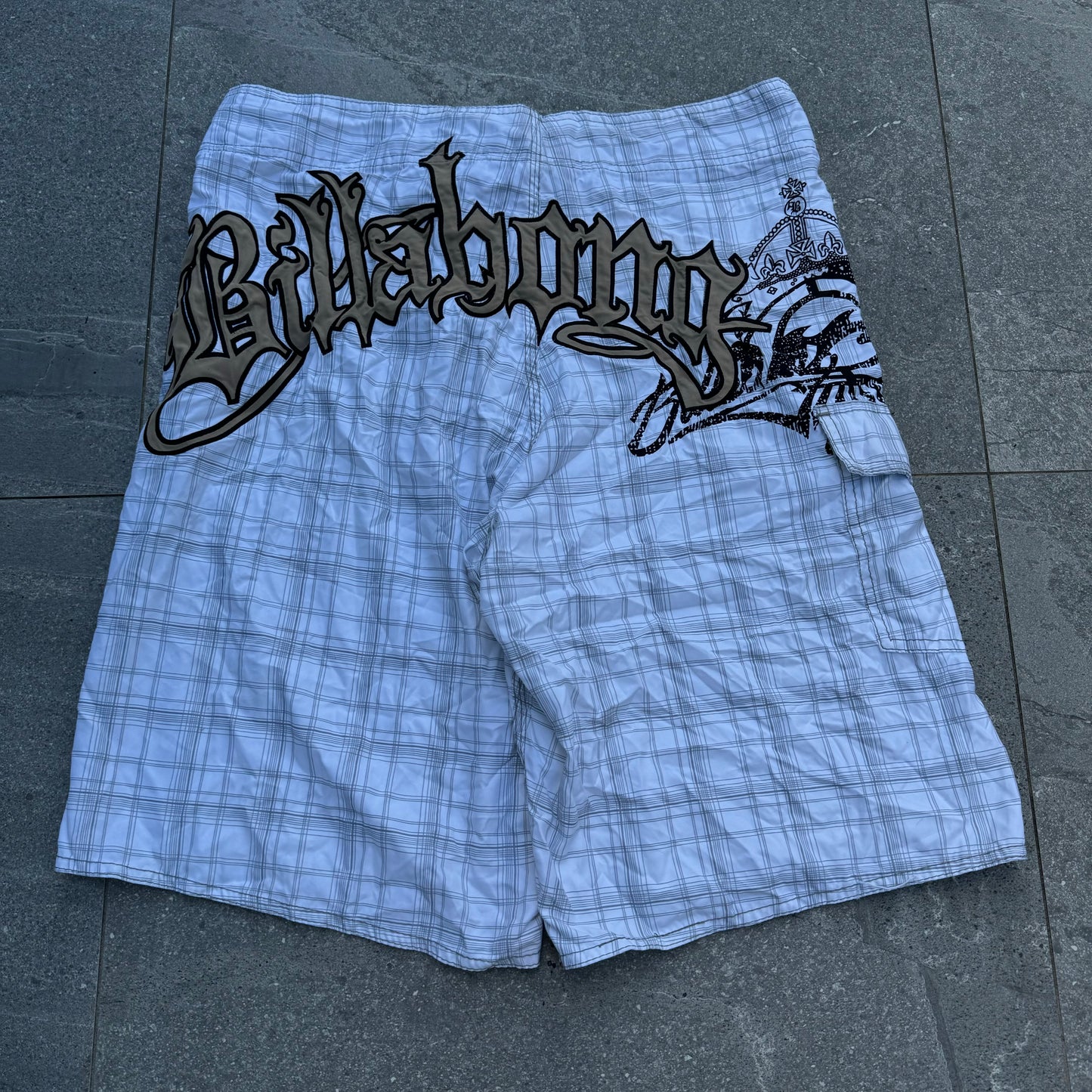 GRAIL BILLABONG SHORTS - 36x12”