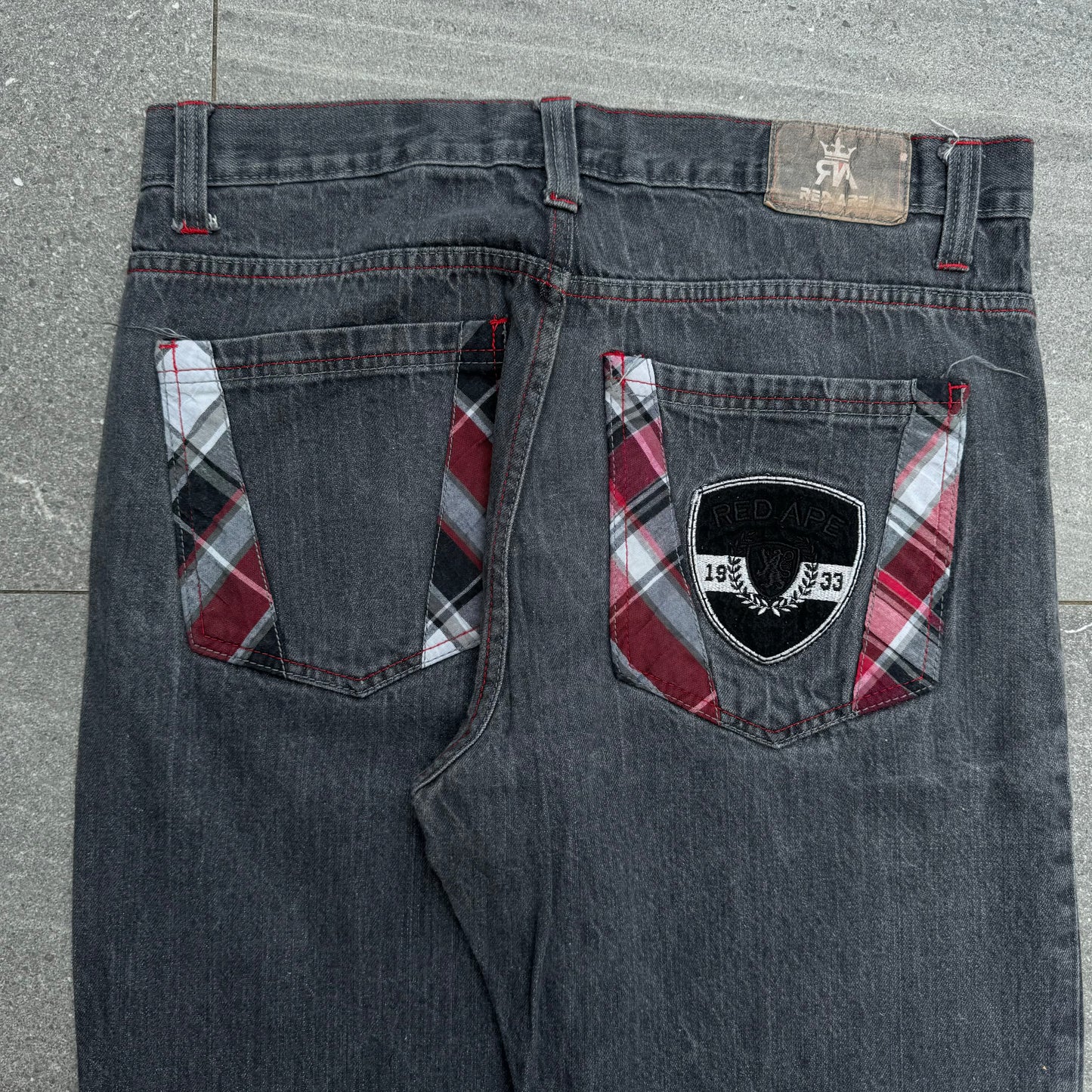 red ape plaid pockets - 36x32”