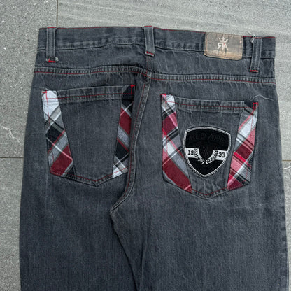 red ape plaid pockets - 36x32”
