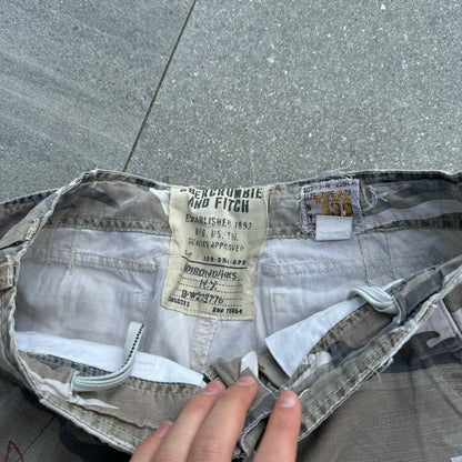 abercrombie&fitch camo shorts - 31”