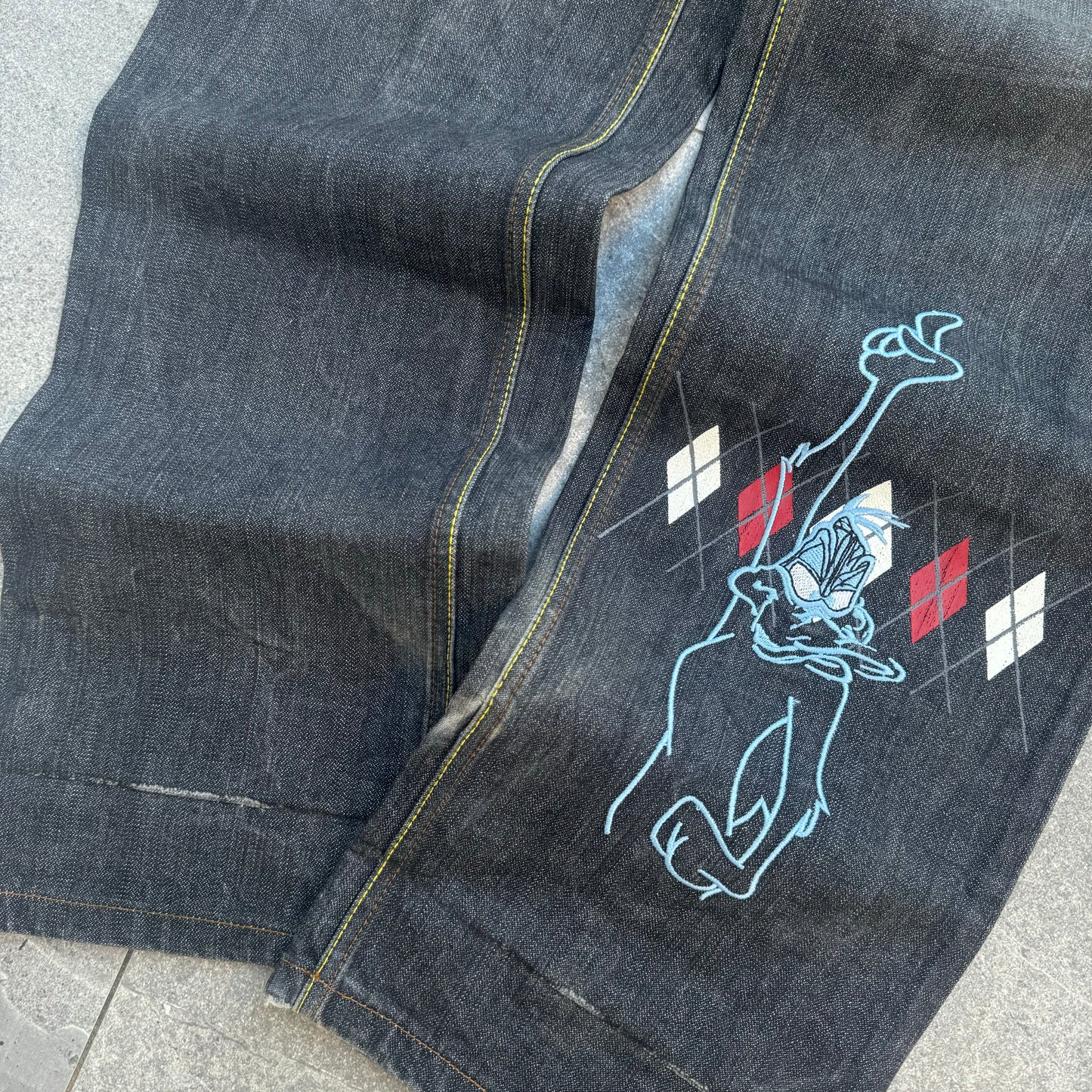 lot29 daffy duck jeans - 34x34”