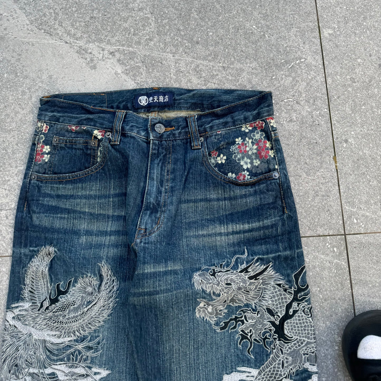 double hit dragons - 30x32”