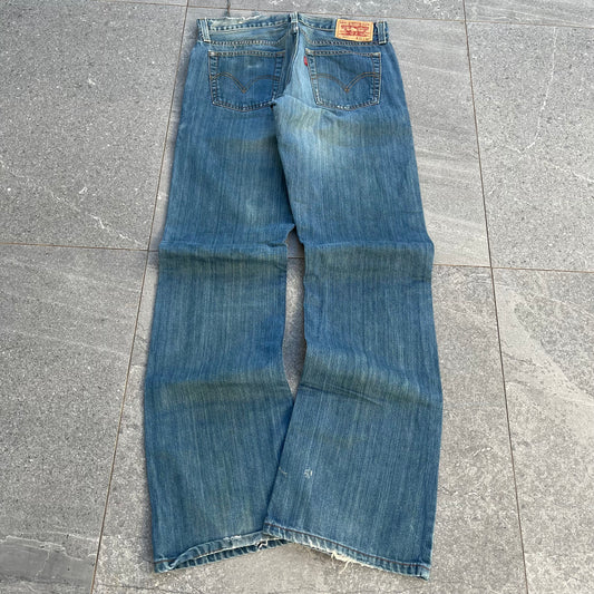 levi 527 low bootcut faders  - 32x34”