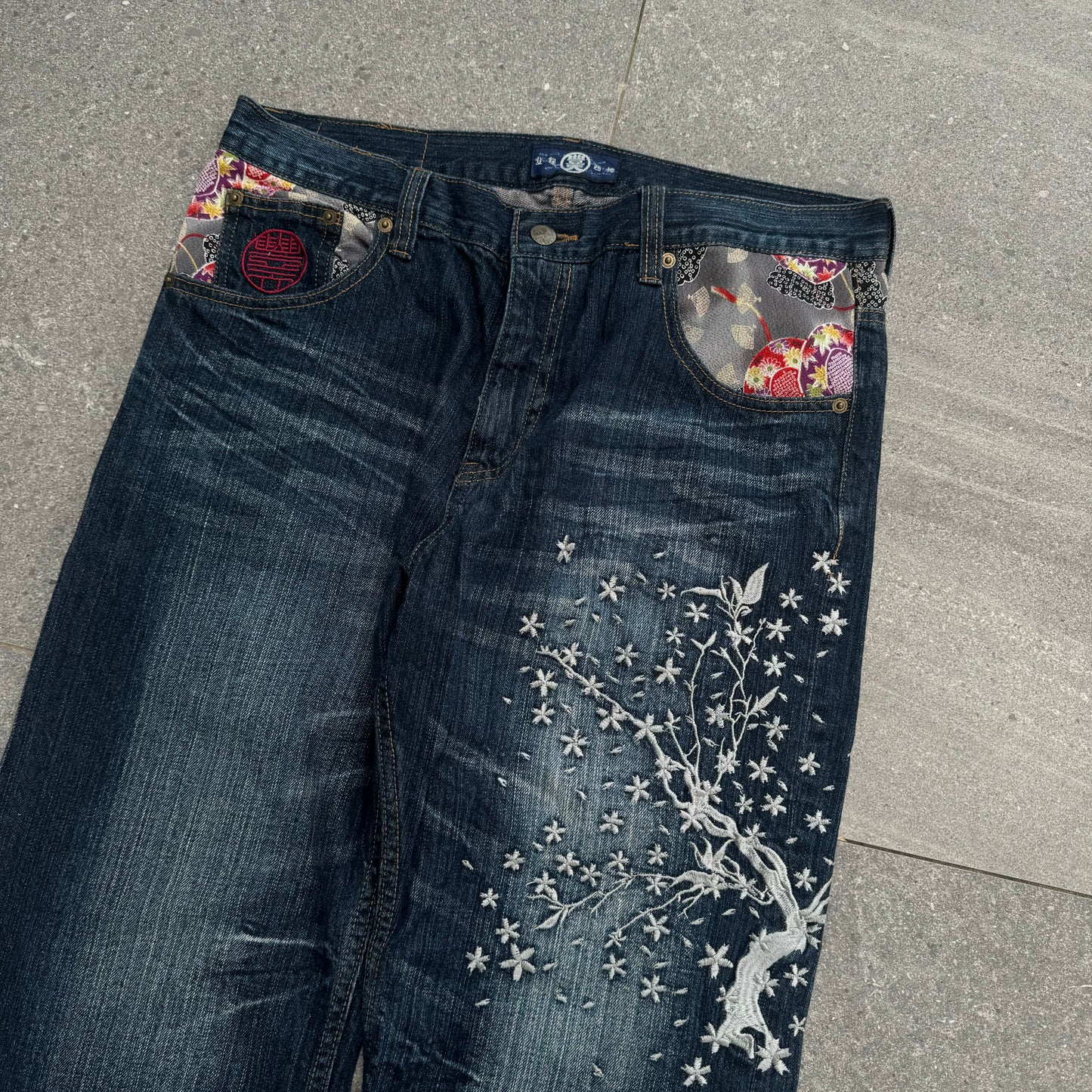 dual koi jeans 🎣- 33x31”