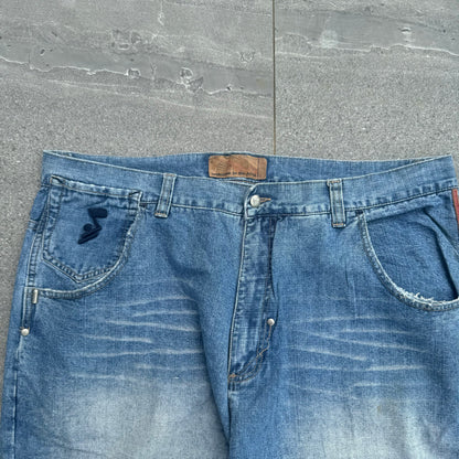 WELCOME 2 THE HOOD. 42x34”