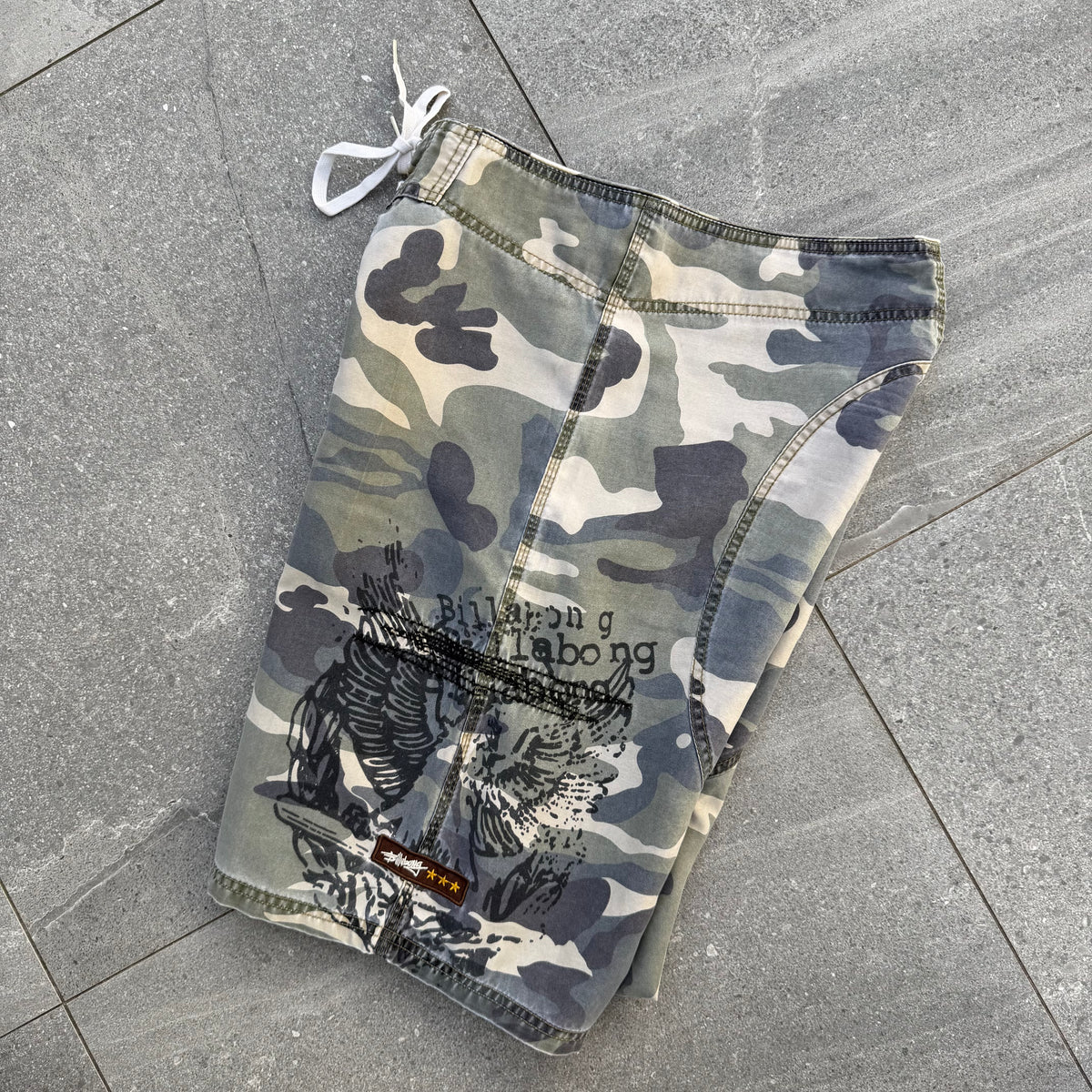 camo billabong occy signatures (my favs) - 32”