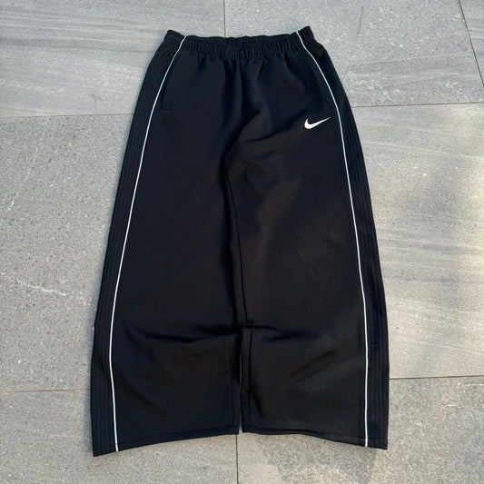 nike trackies SOOO GOOD - 30-34”
