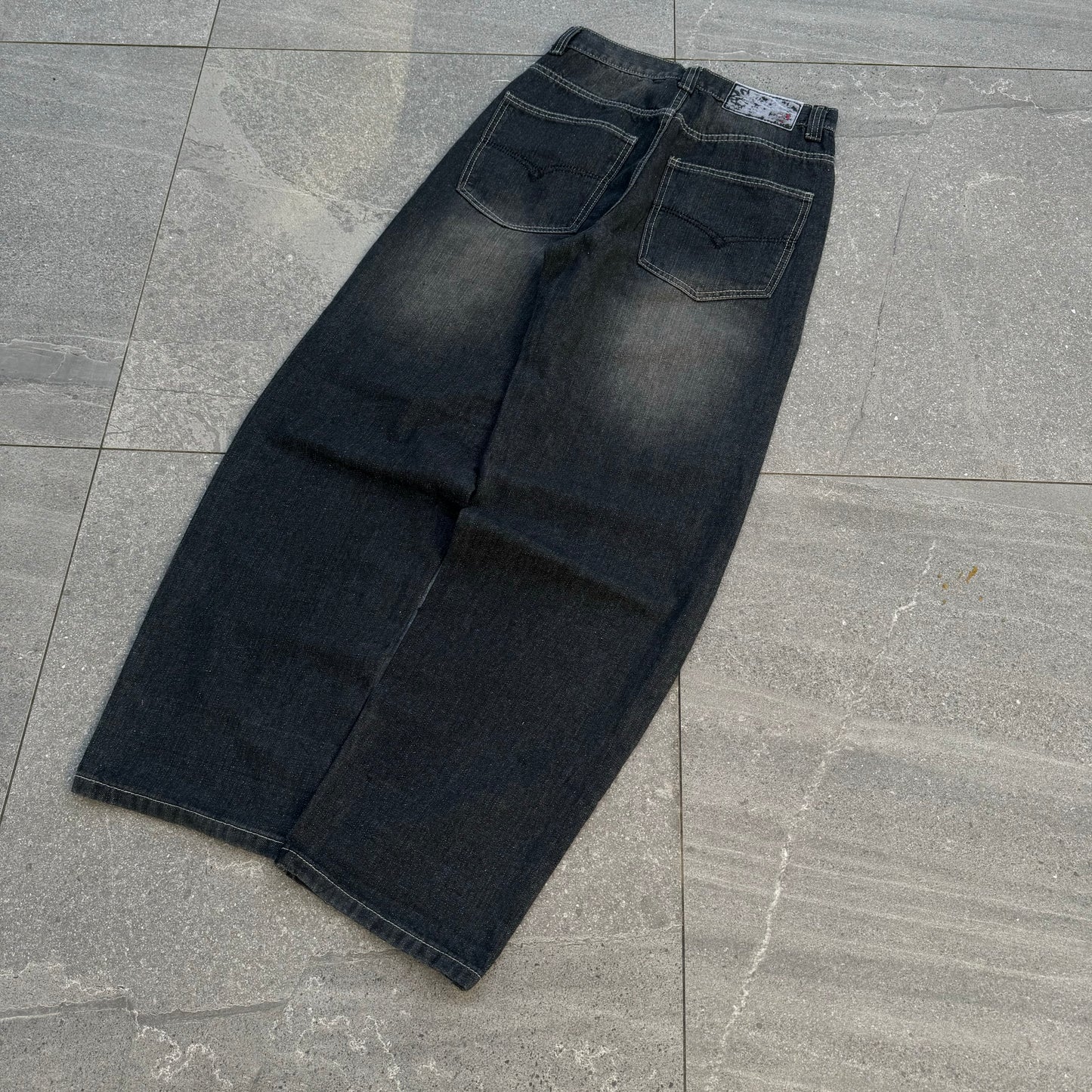 ecko front hits - 30x30”