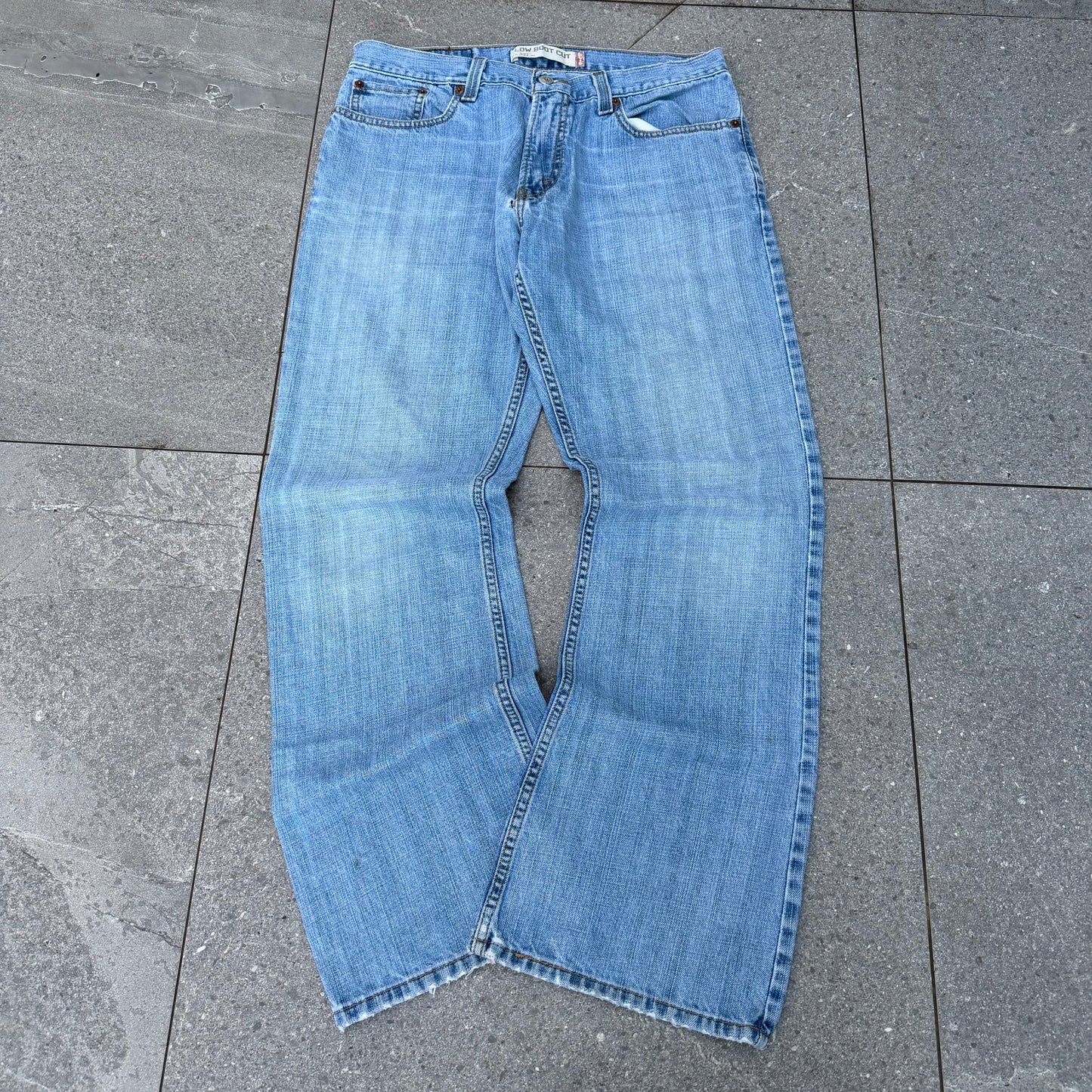 farkkk these r nice. levi 527 low bootcuts - 32x31”